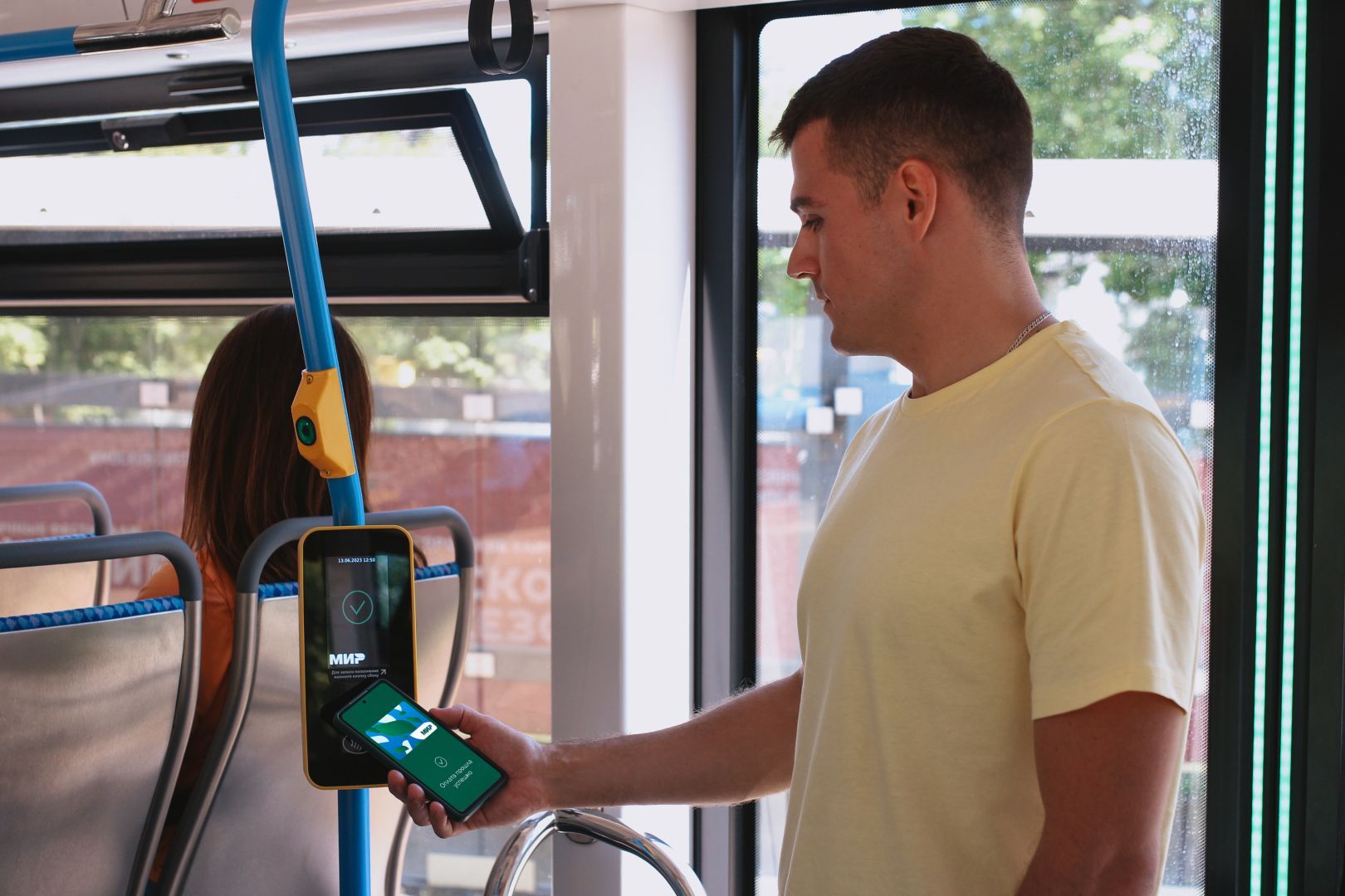 Ставропольцы могут платить за проезд на 6 рублей меньше по карте «Мир» в смартфоне