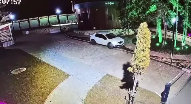 Автомобилист повредил подпорную стену на горе Кольцо в Кисловодске