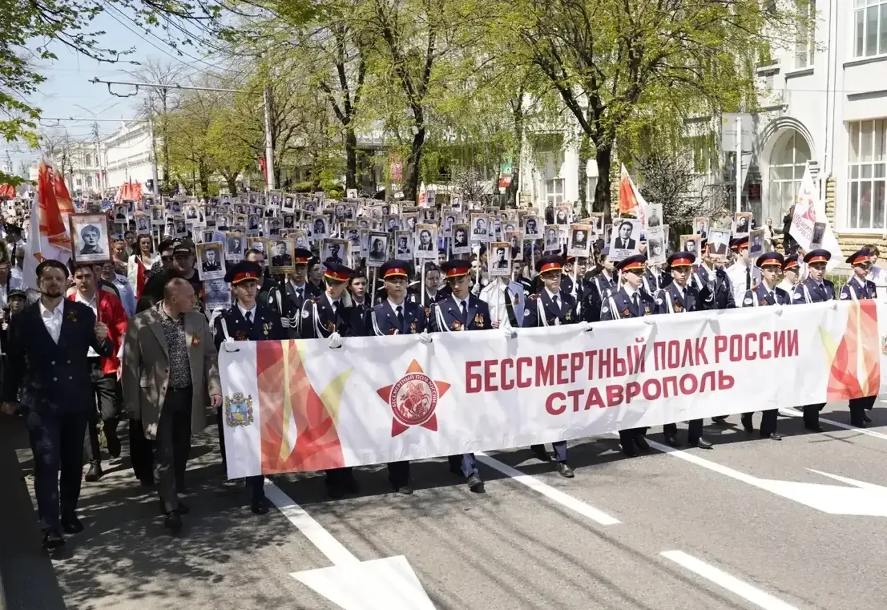 Более 90 тысяч ставропольцев прошли в колонне Бессмертного полка 9 Мая