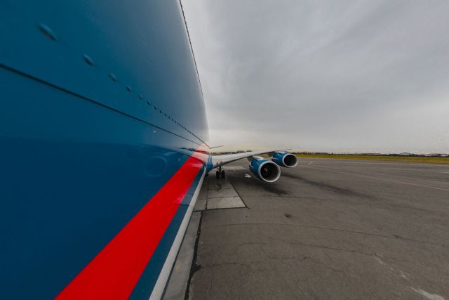 Самолет из Минвод выкатился за ВПП в Махачкале