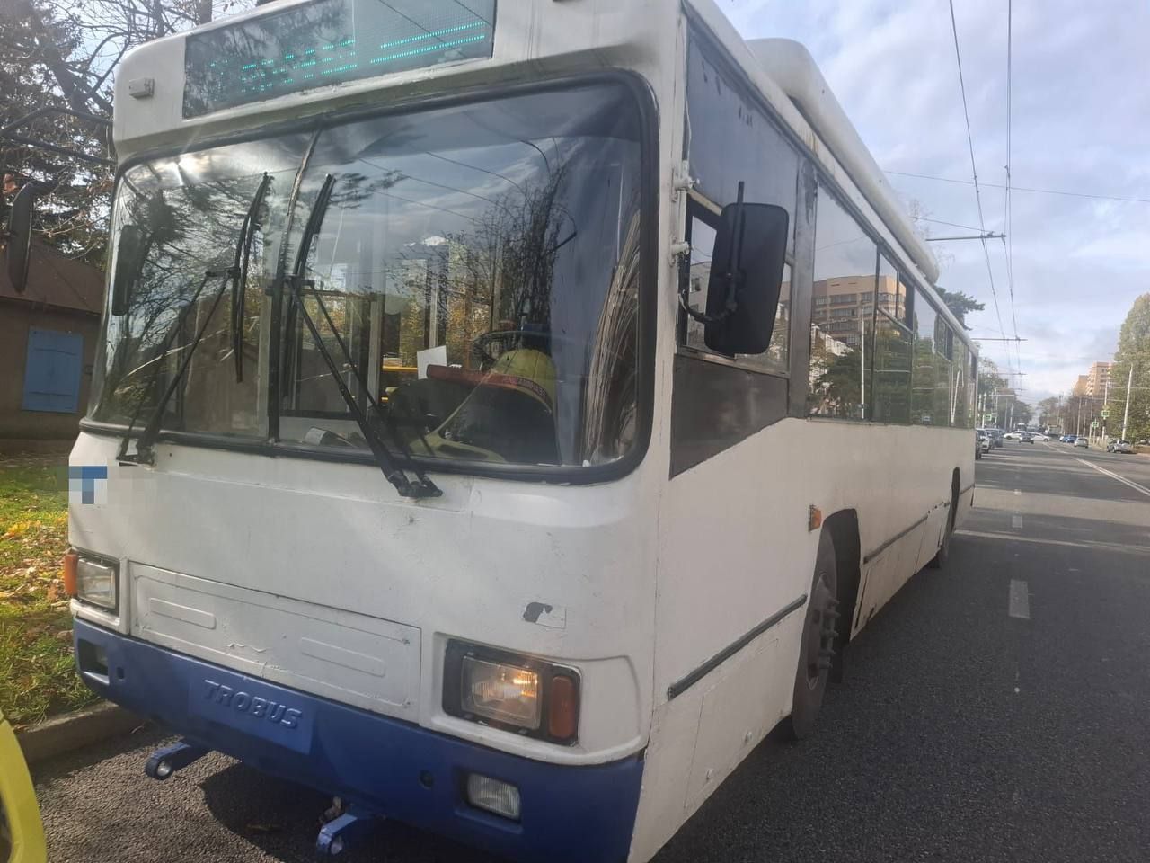 Пассажирка троллейбуса получила травму во время экстренного торможения в Ставрополе