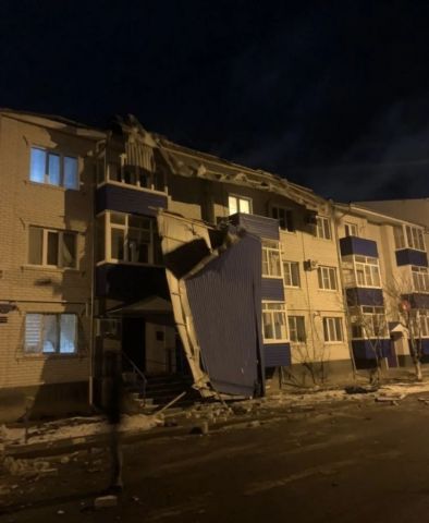 Множество разрушений: в Ставрополе бушует ураганный ветер Множество разрушений: в Ставрополе бушует ураганный ветер