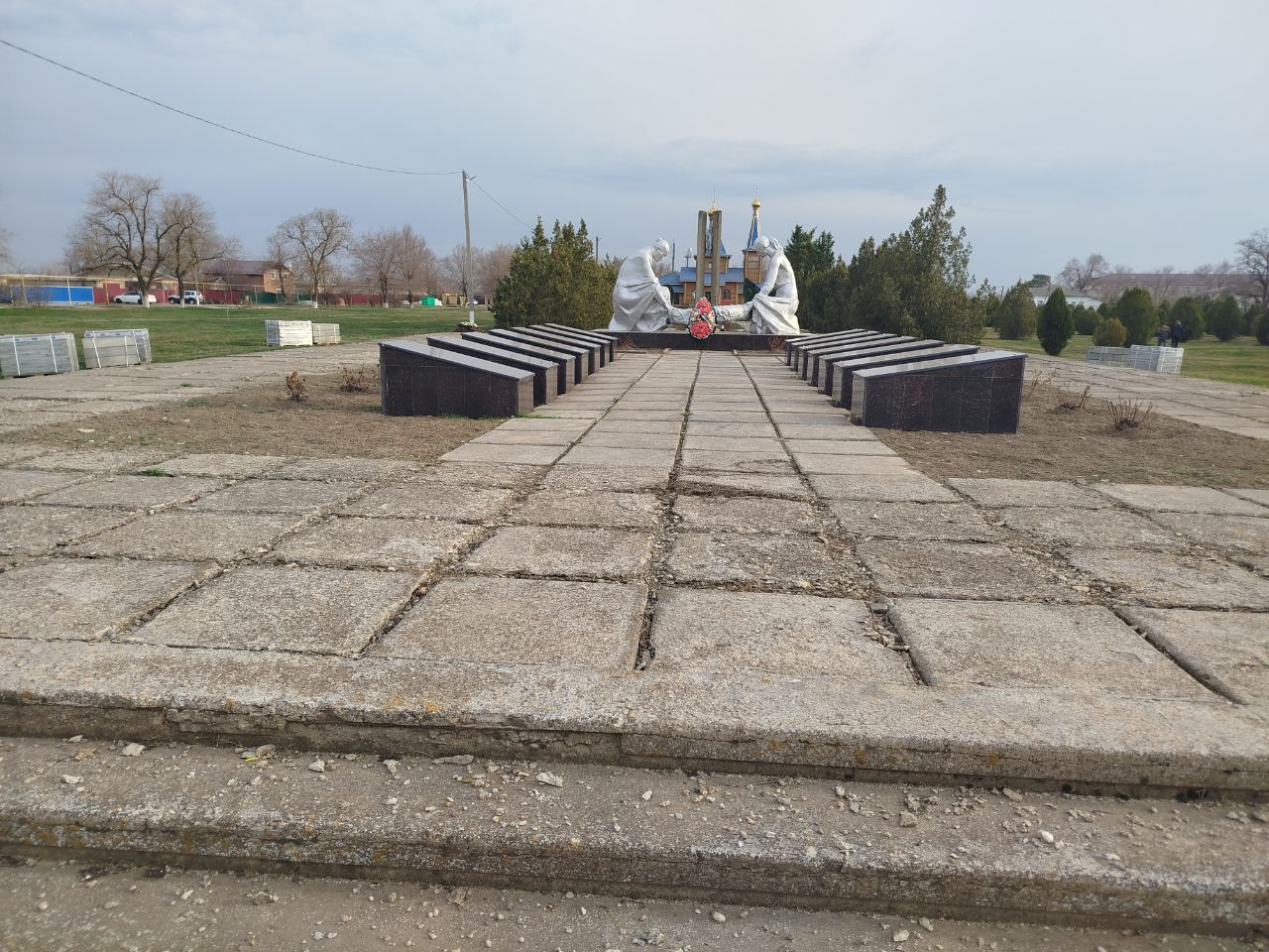 В селе Ставрополья начали благоустройство территории у мемориала