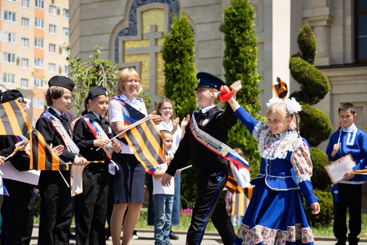 В Свято-Владимирской православной гимназии Ставрополя прошел первый выпускной