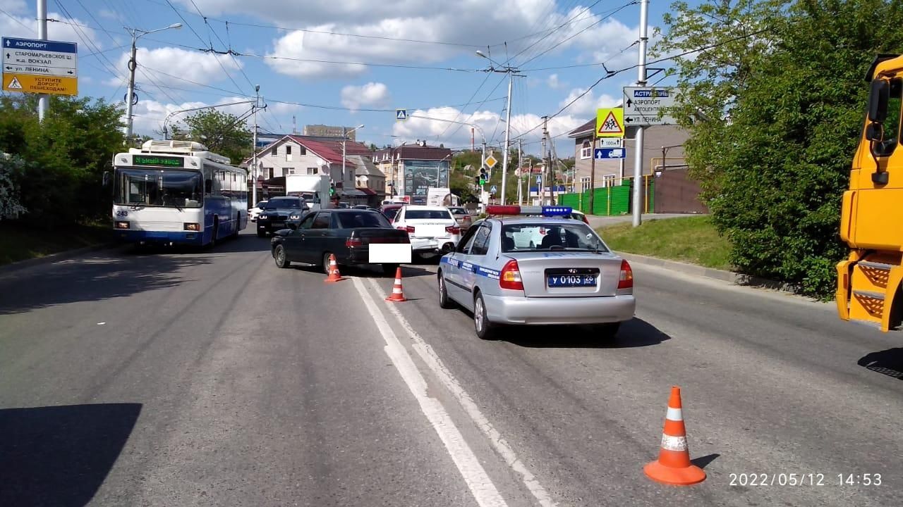В Ставрополе 11-летняя девочка попала в больницу в результате тройного ДТП В Ставрополе 11-летняя девочка попала в больницу в результате тройного ДТП