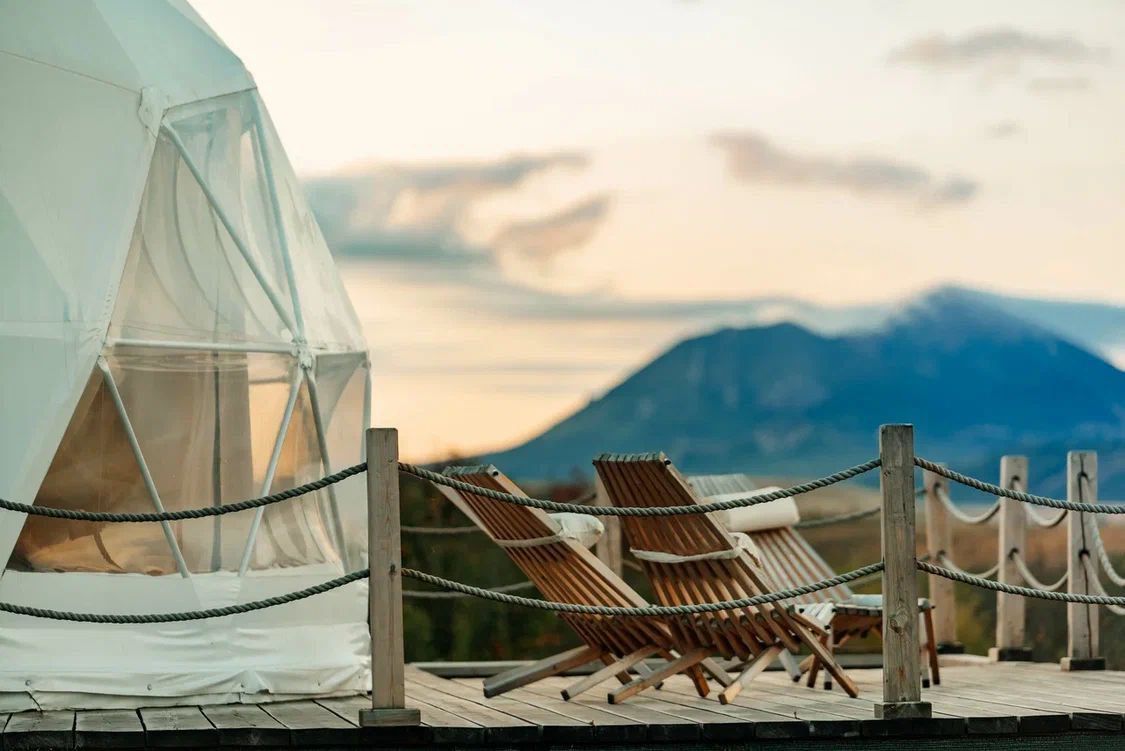 Свыше 2 тысяч туристов проведут новогодние праздники в глэмпингах Предгорья