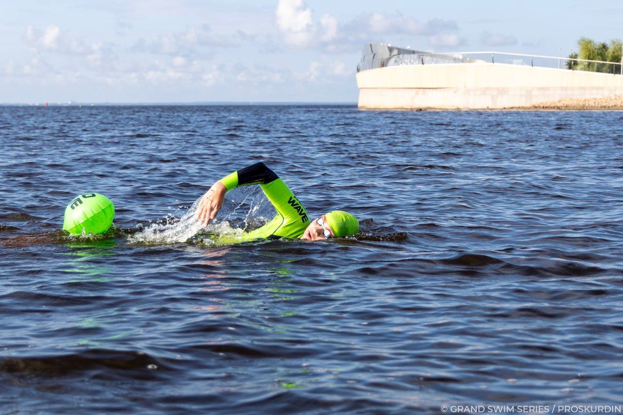 Юный пловец из Невинномысска вошел в пятерку лучших марафона на открытой воде в Санкт-Петербурге