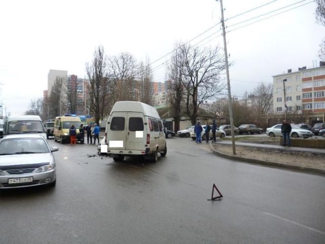 В Ставрополе маршрутка столкнулась с «Ладой Калина», пострадал пассажир В Ставрополе маршрутка столкнулась с «Ладой Калина», пострадал пассажир
