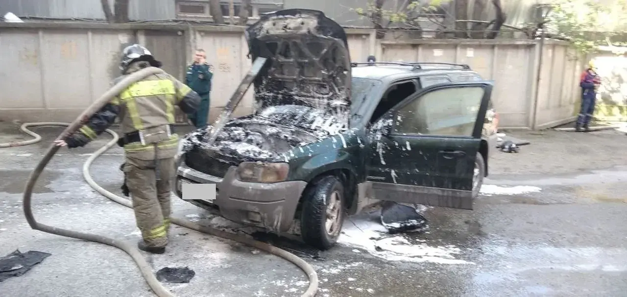 Машина загорелась из-за взрыва газового баллона на Ставрополье