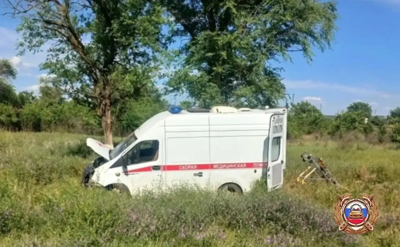 На Ставрополье скорая с пациентками съехала в кювет