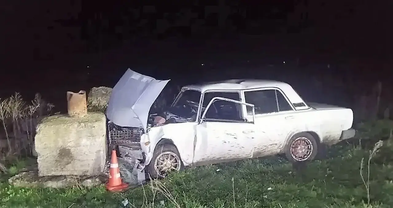 В Предгорье машина врезалась в бетонный блок