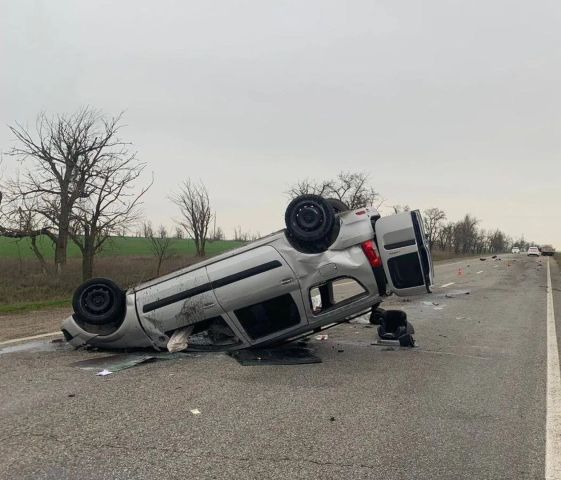 Ставрополец пострадал в результате тройной аварии и опрокидывании автомобиля