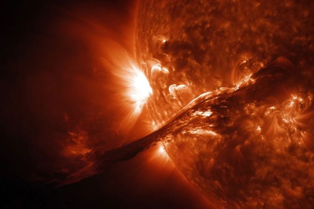 7 ноября: два облака солнечной плазмы ударят по Земле одновременно