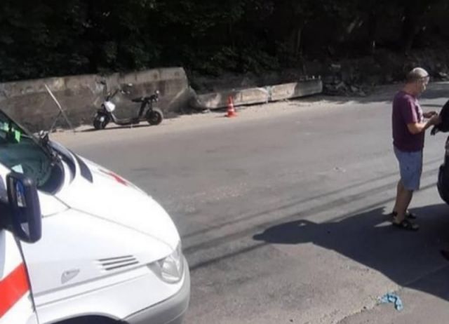 В Ставрополе пенсионерка попала в больницу после поездки на электросамокате В Ставрополе пенсионерка попала в больницу после поездки на электросамокате