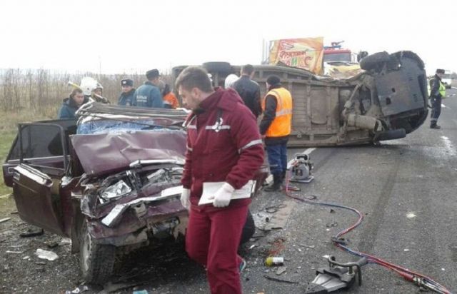 На Ставрополье разыскивают свидетелей ДТП, в котором погибла семья На Ставрополье разыскивают свидетелей ДТП, в котором погибла семья
