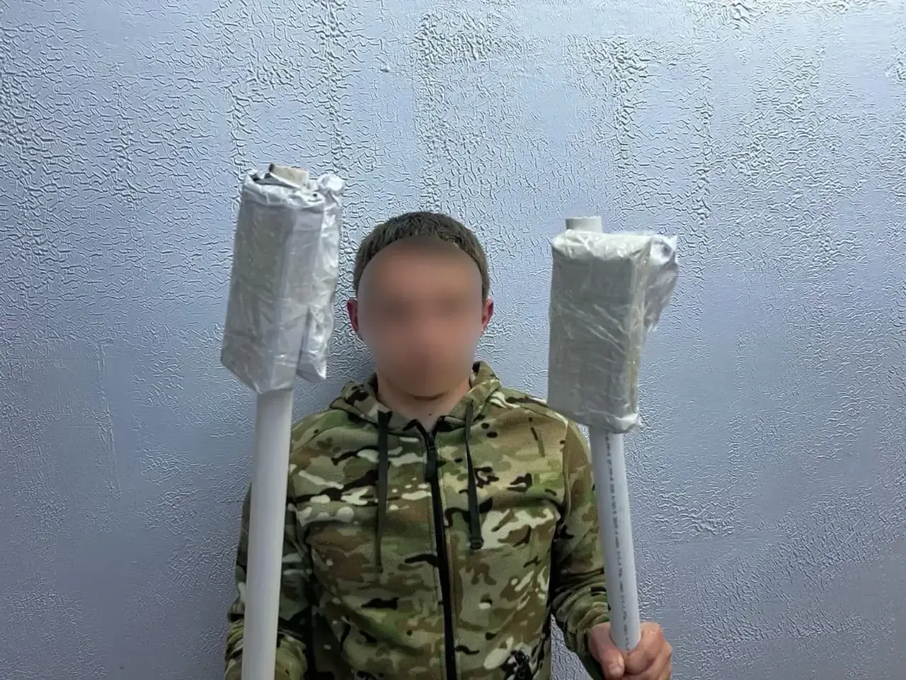 В Ставрополе мужчину задержали при попытке переброса телефонов в колонию