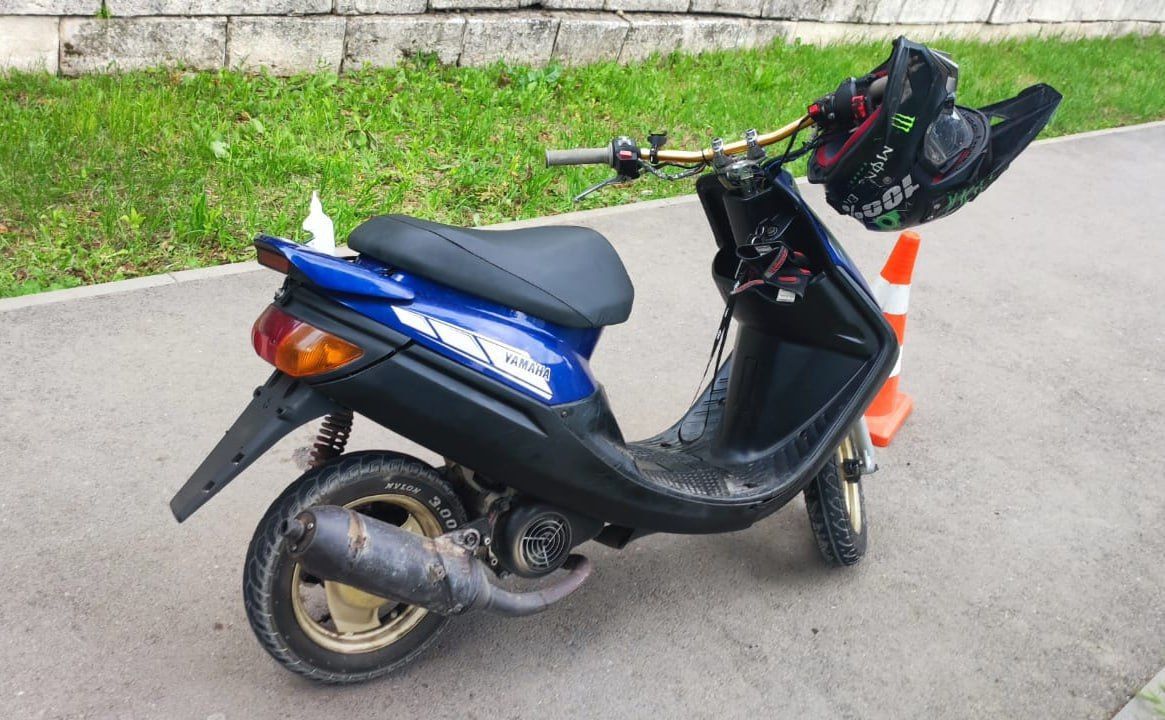 Скутерист сбил 8-летнего велосипедиста на тротуаре