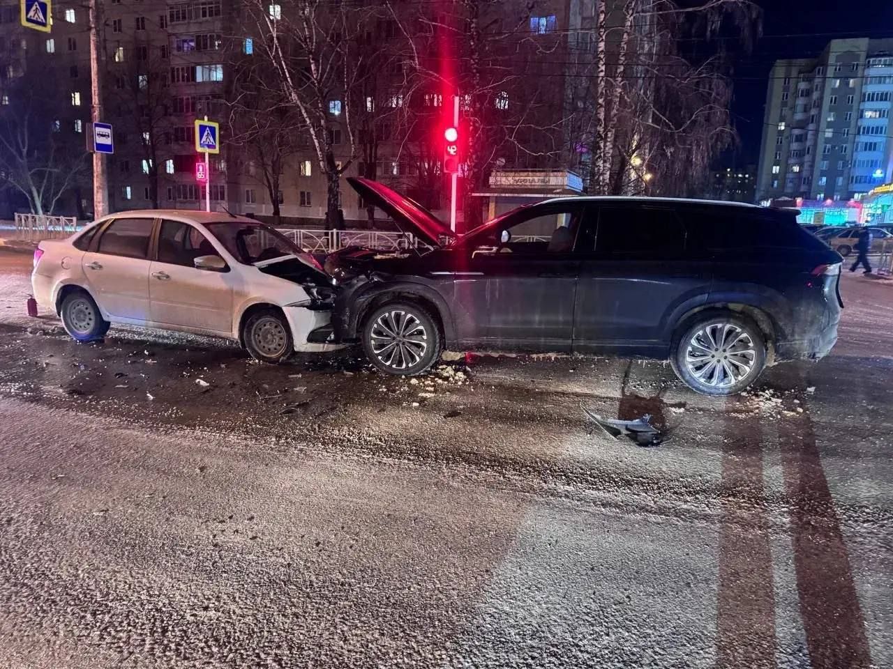 Две машины столкнулись на юге Ставрополя