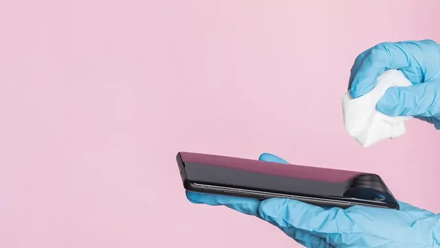 В Железноводске уборщица ресторана украла оставленный в туалете смартфон В Железноводске уборщица ресторана украла оставленный в туалете смартфон