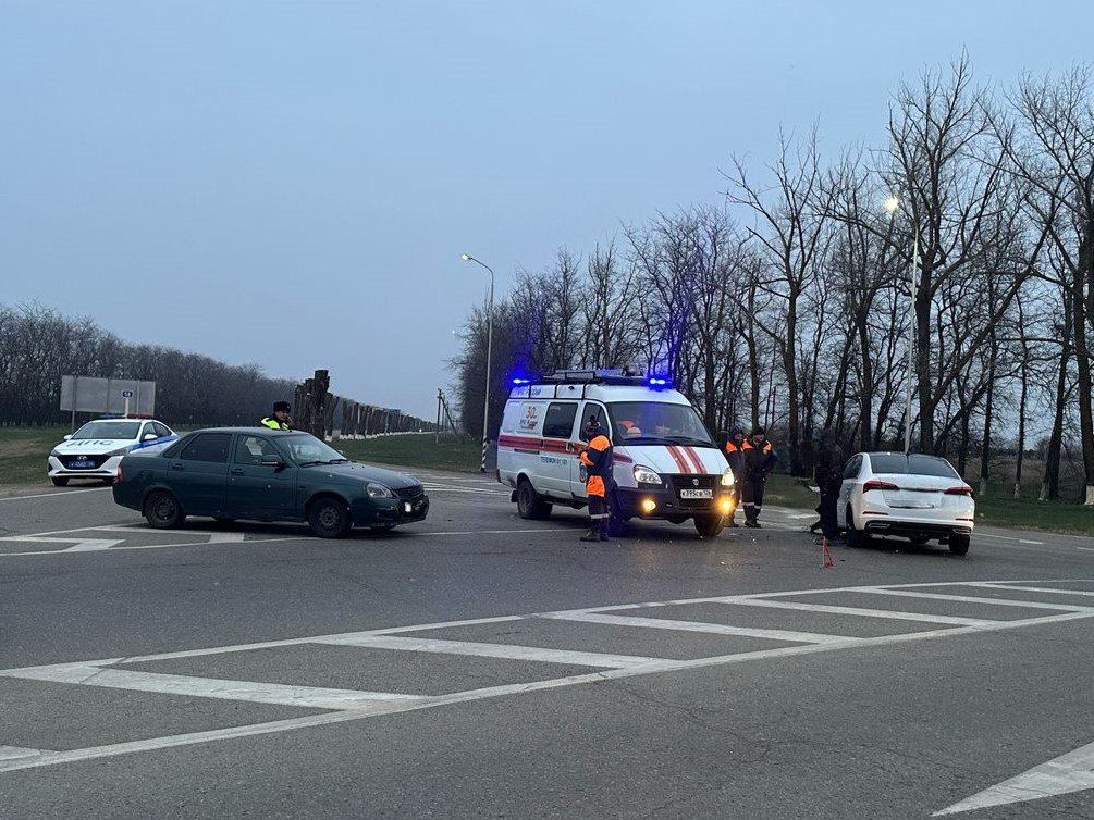 Незастрахованные машины столкнулись на Ставрополье