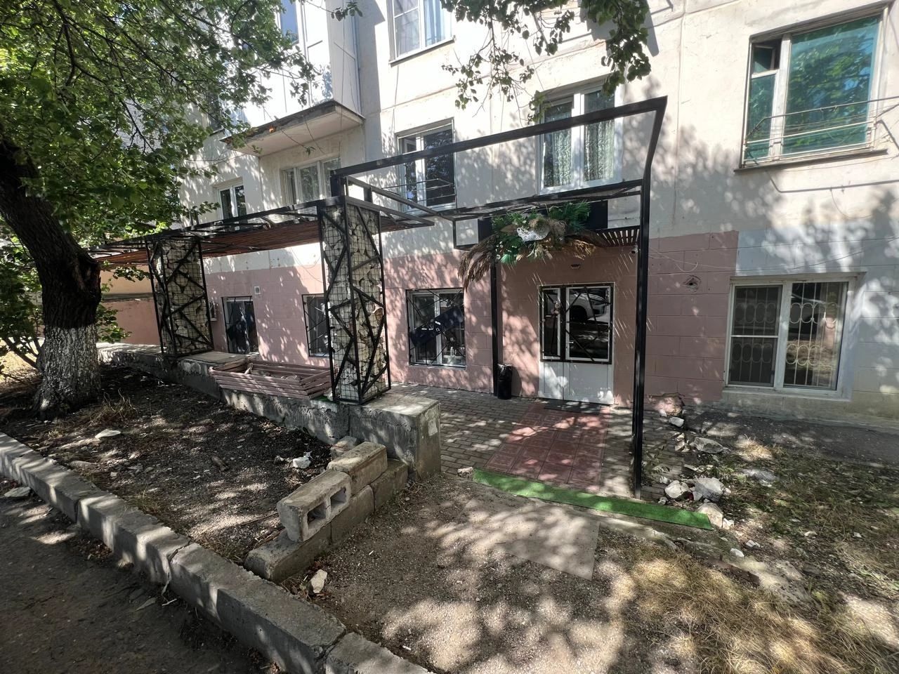 В Кисловодске принудительно освободили муниципальное помещение от недобросовестного арендатора