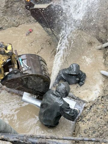 В Невинномысске почти сутки устраняли аварию на водоводе