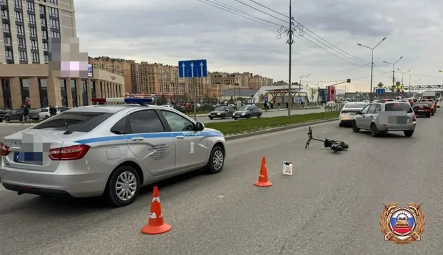 В Ставрополе легковушка сбила 22-летнего парня на электросамокате