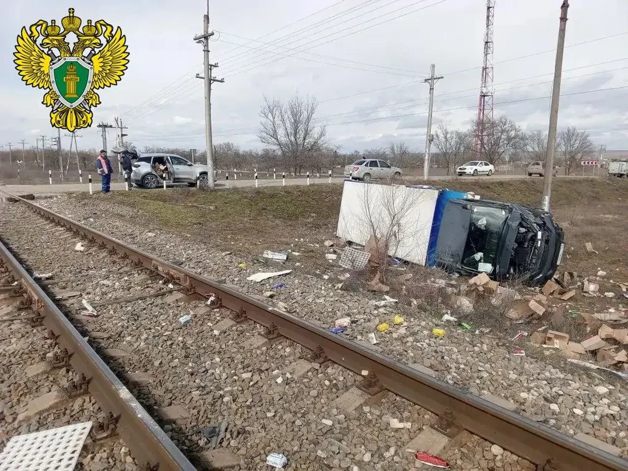 «ГАЗель» столкнулась с грузовым поездом на переезде в Ставропольском крае