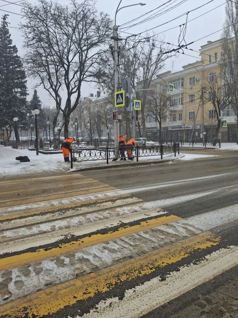 Почти тысячу тонн реагентов высыпали на дороги Ставрополя для безопасности