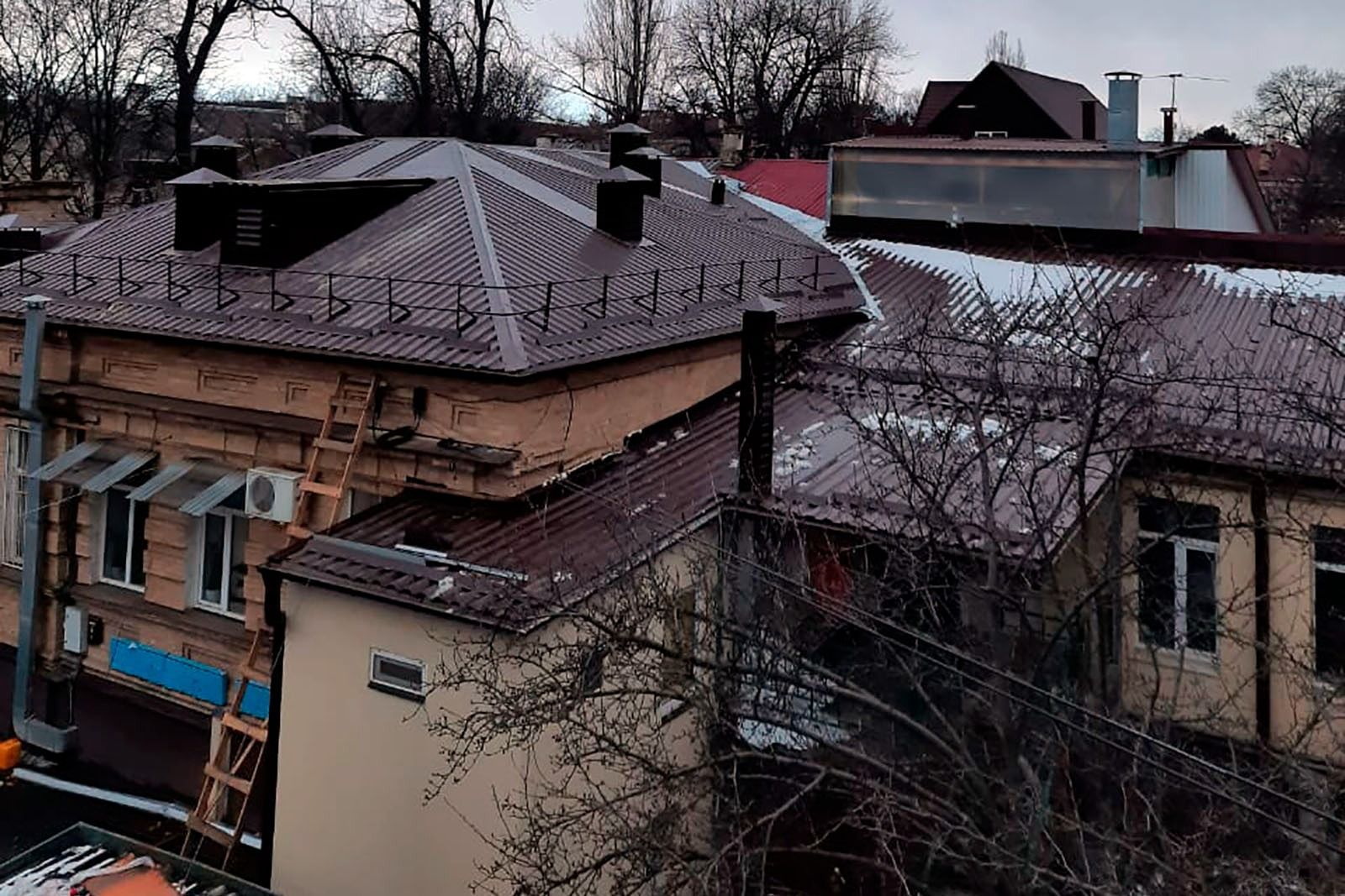 Крышу дома-ровесника Октябрьской революции восстановили за 4,5 млн рублей