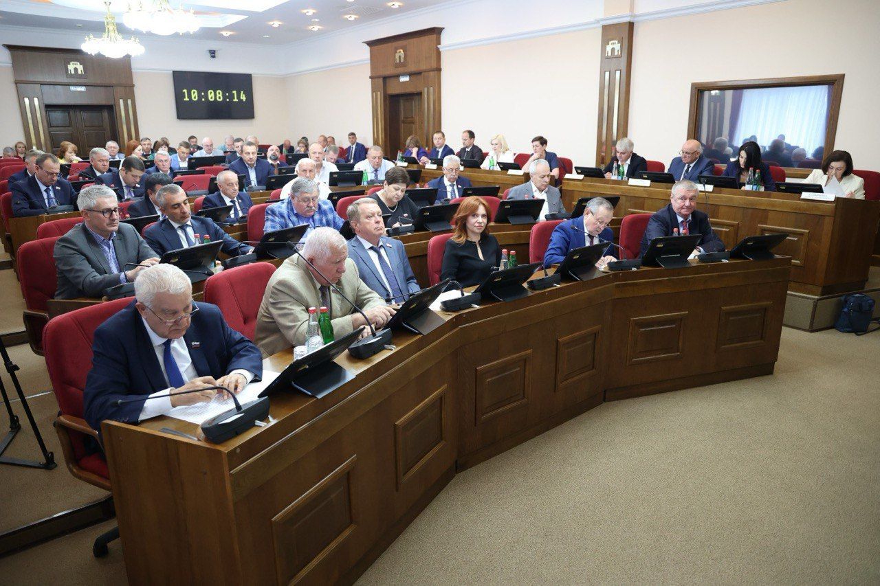 Поддержка бойцов СВО, птицефабрик и капремонт домов — что еще обсуждали на июньском заседании Думы Ставрополья