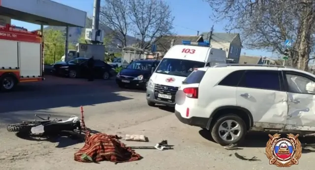 Подростки на питбайке попали в ДТП в Пятигорске, один погиб