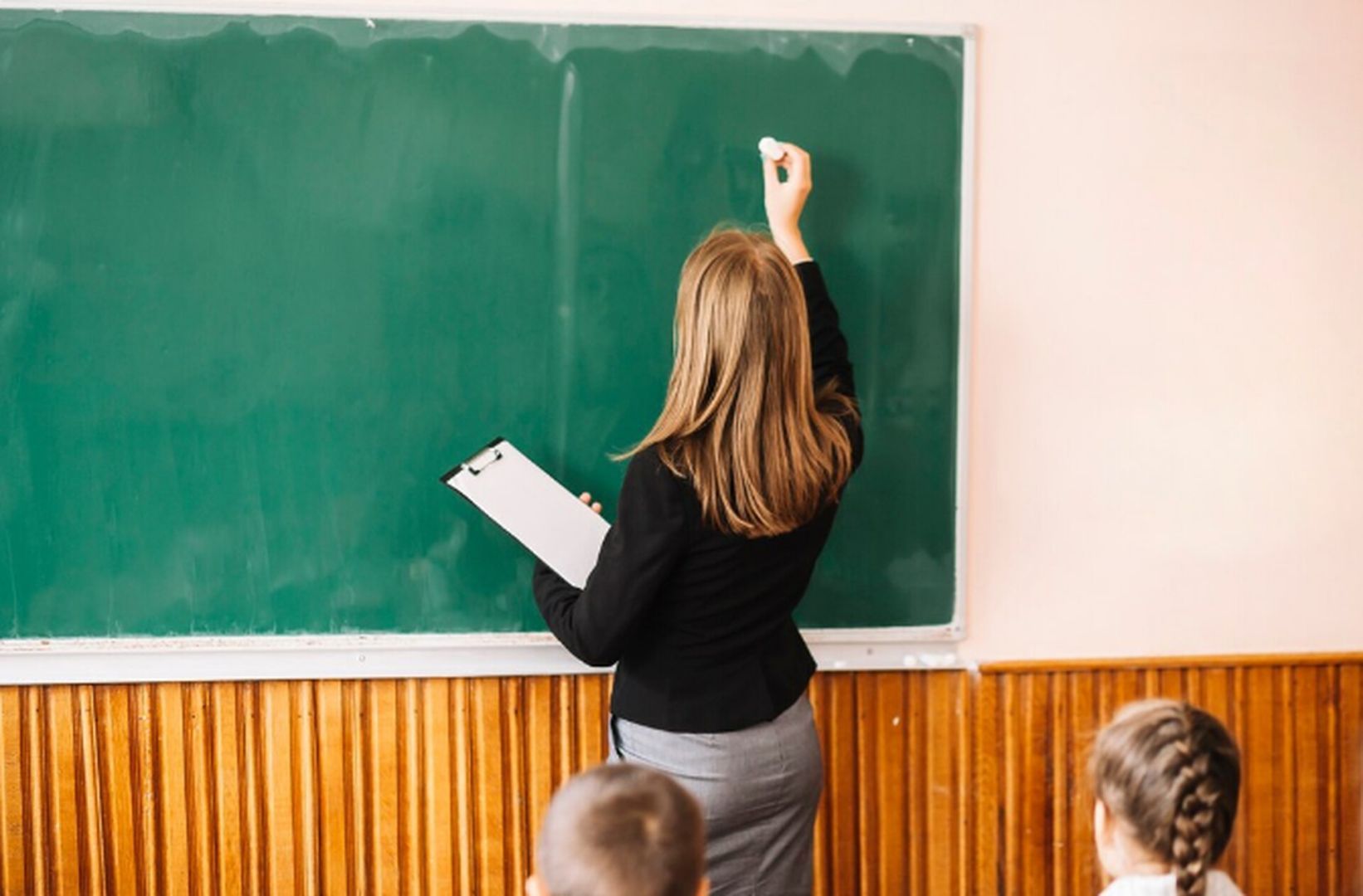 Более 20 тысяч ставропольских учителей получают досрочную пенсию