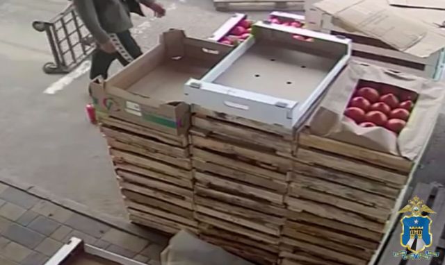Ставрополец похитил с рынка больше полутонны овощей