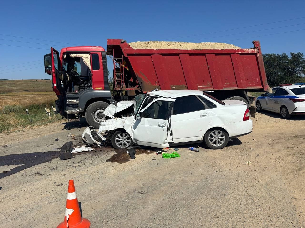 Один погиб, двое в больнице: грузовик столкнулся с «Приорой» на Ставрополье