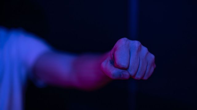 Пятигорчанин избил мужчину за отказ дать взаймы денег