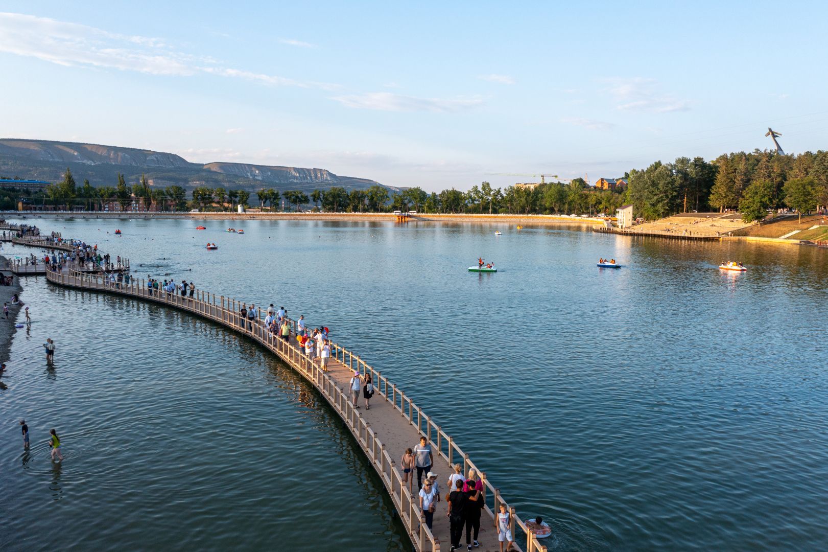 В Кисловодске начали заполнять водой Старое озеро