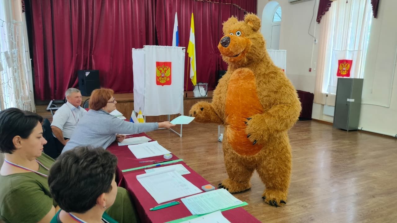 Медведь проголосовал на выборах депутатов на Ставрополье