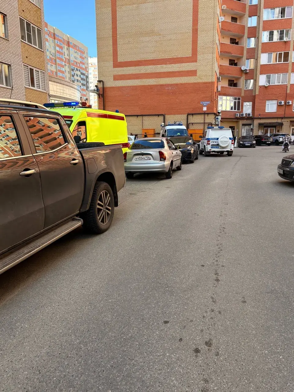 Мужчина выпал из окна 9 этажа на юго-западе Ставрополя