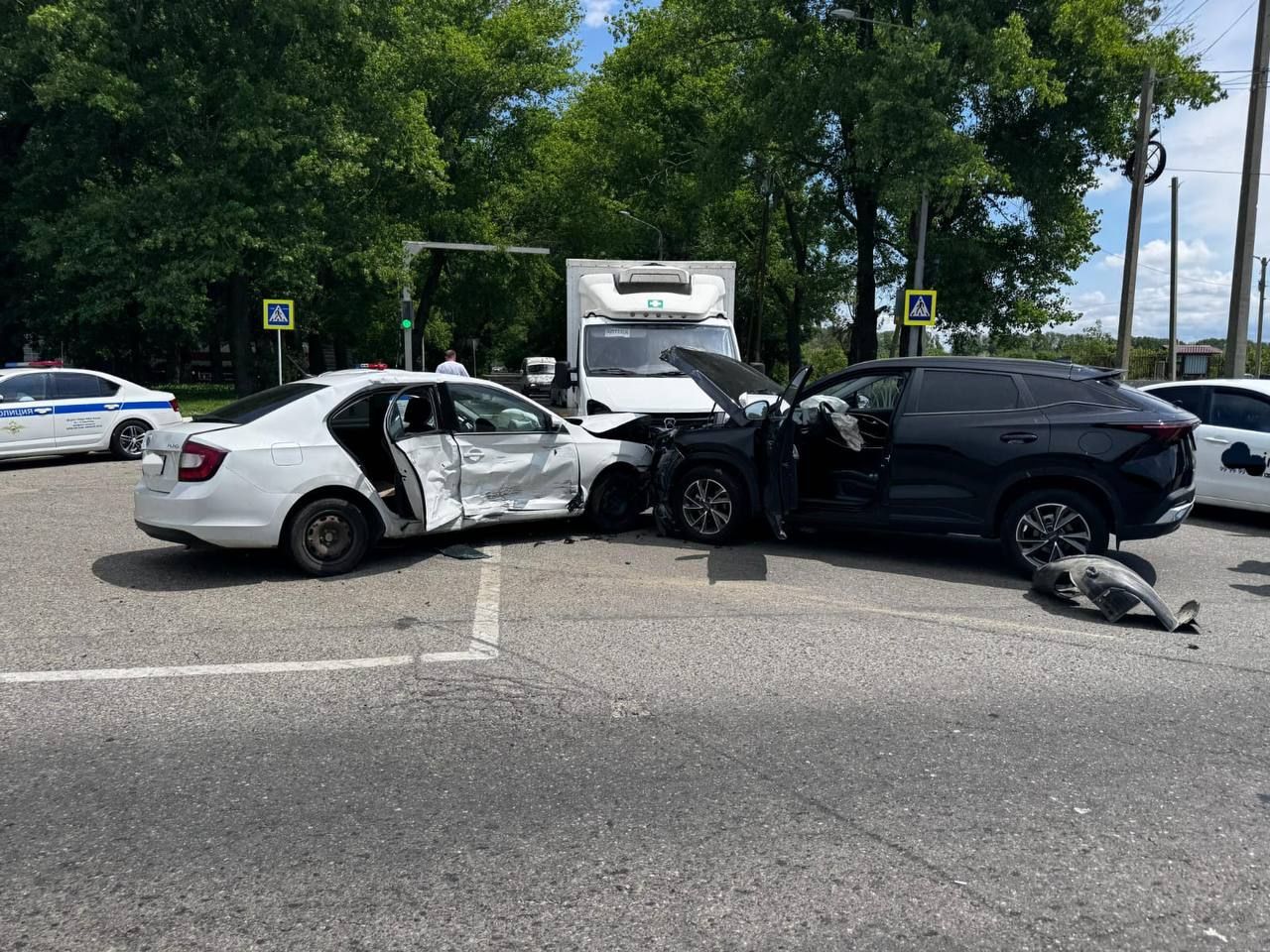 Два человека попали в больницу после тройной аварии в Ставрополе