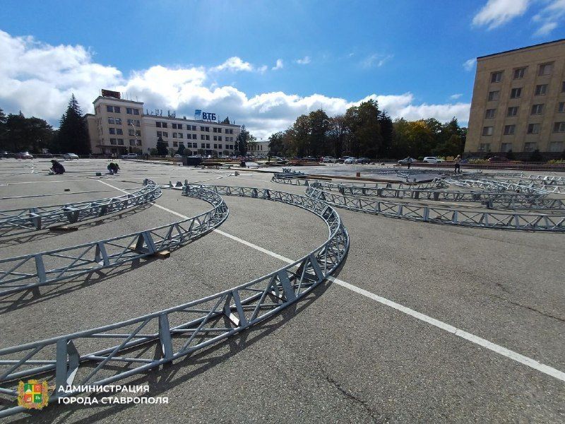 В центре Ставрополя стартовал монтаж ледового катка