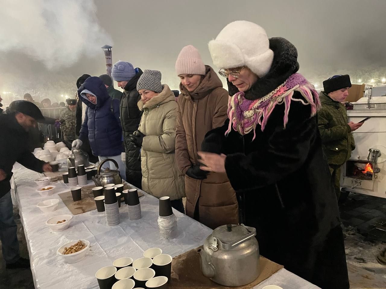 В Железноводске на Крещение горожан угощали чаем и шулюмом