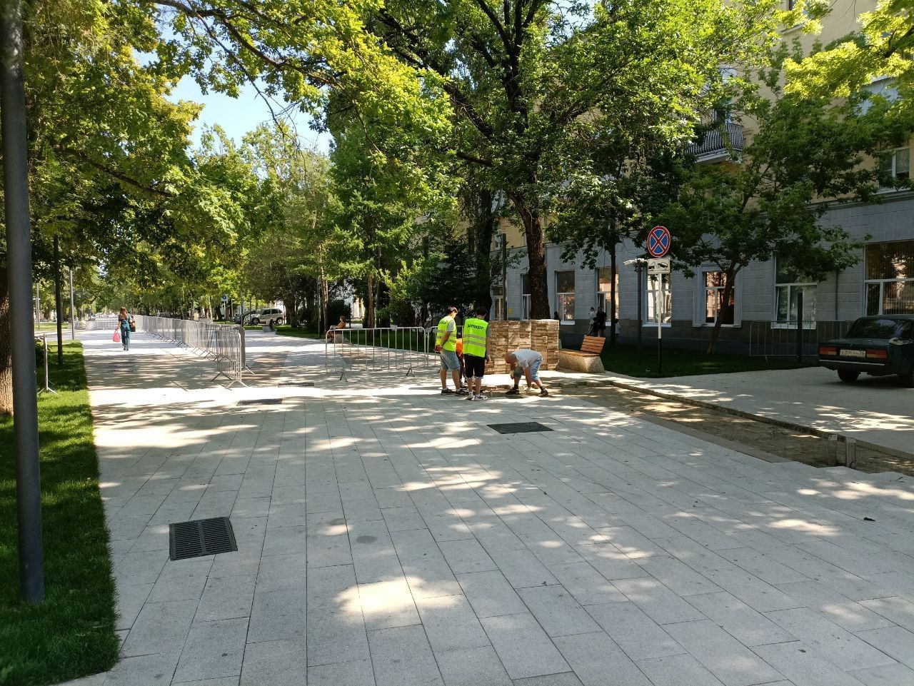 В центре Ставрополя перекладывают плитку по гарантии