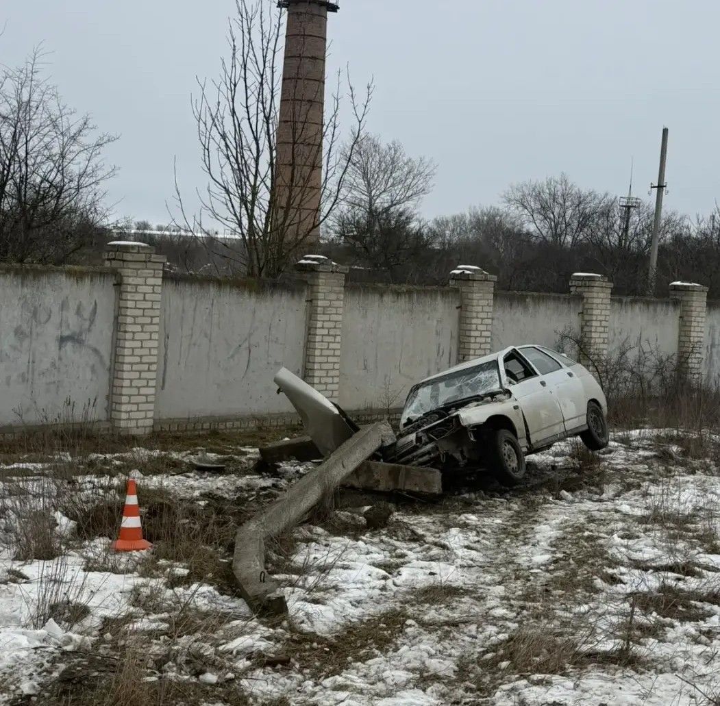 Пьяная девушка на «Ладе» снесла столб на Ставрополье