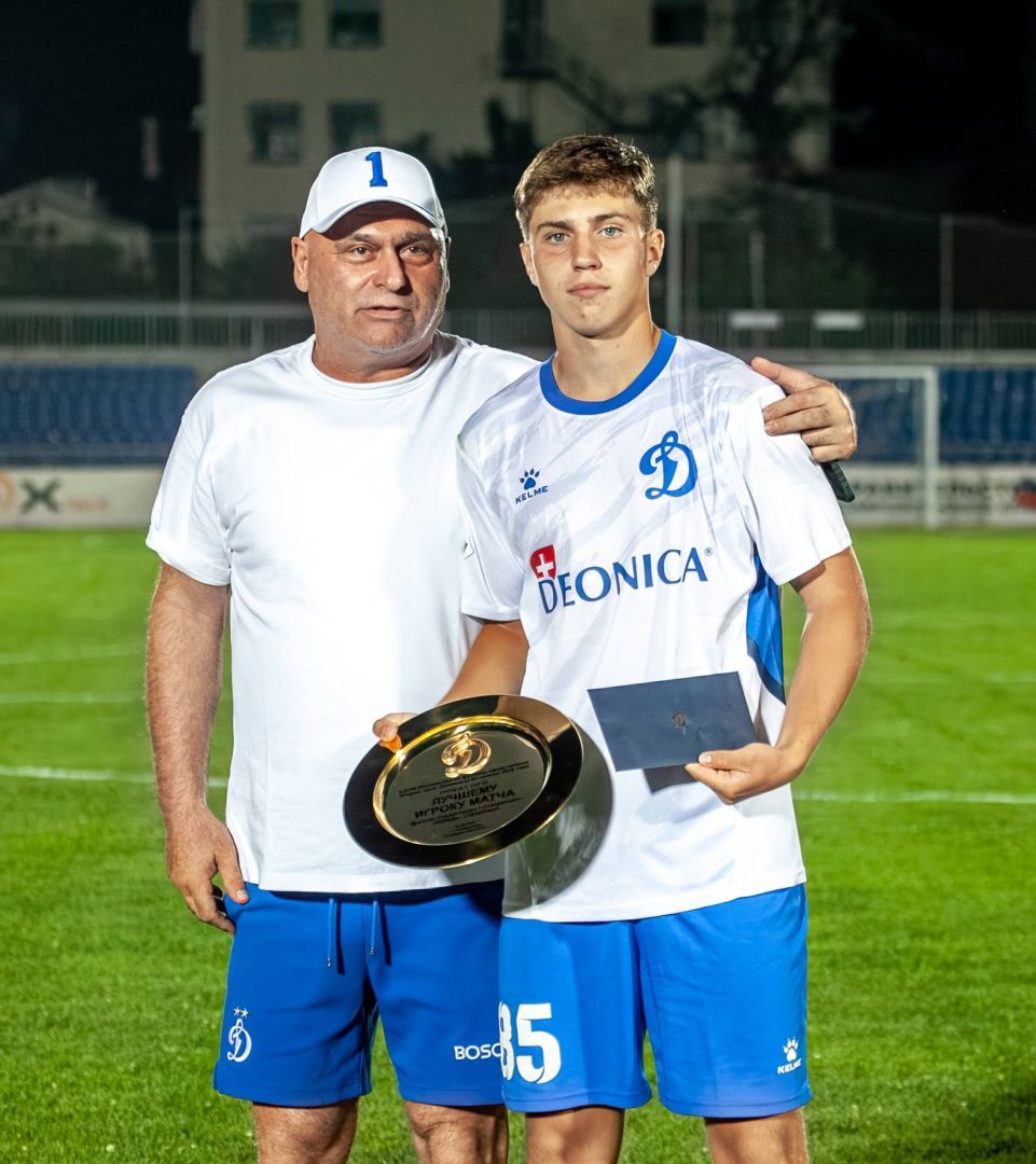 «Динамо» Ставрополь победило с поддержкой зрителей из-за забора стадиона