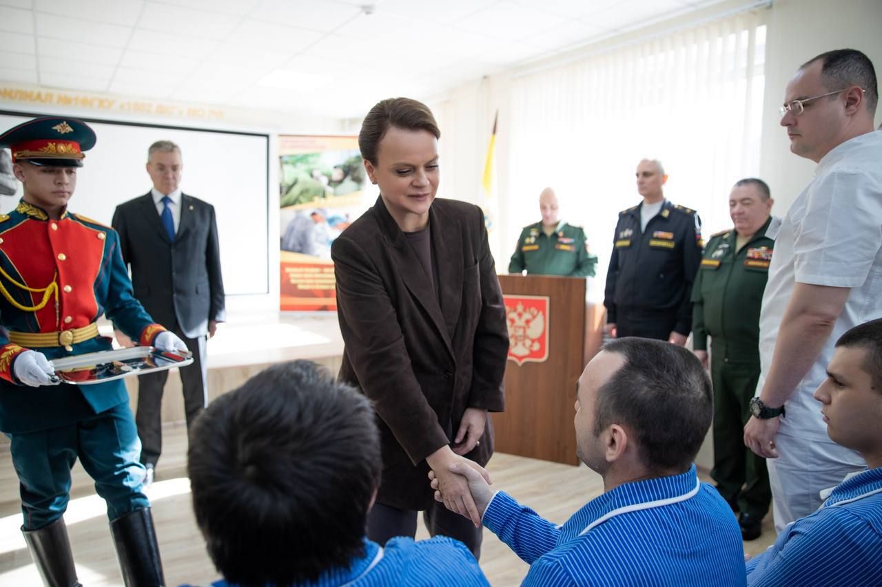 Замминистра обороны РФ Анна Цивилева навестила военнослужащих в госпитале Ставрополя