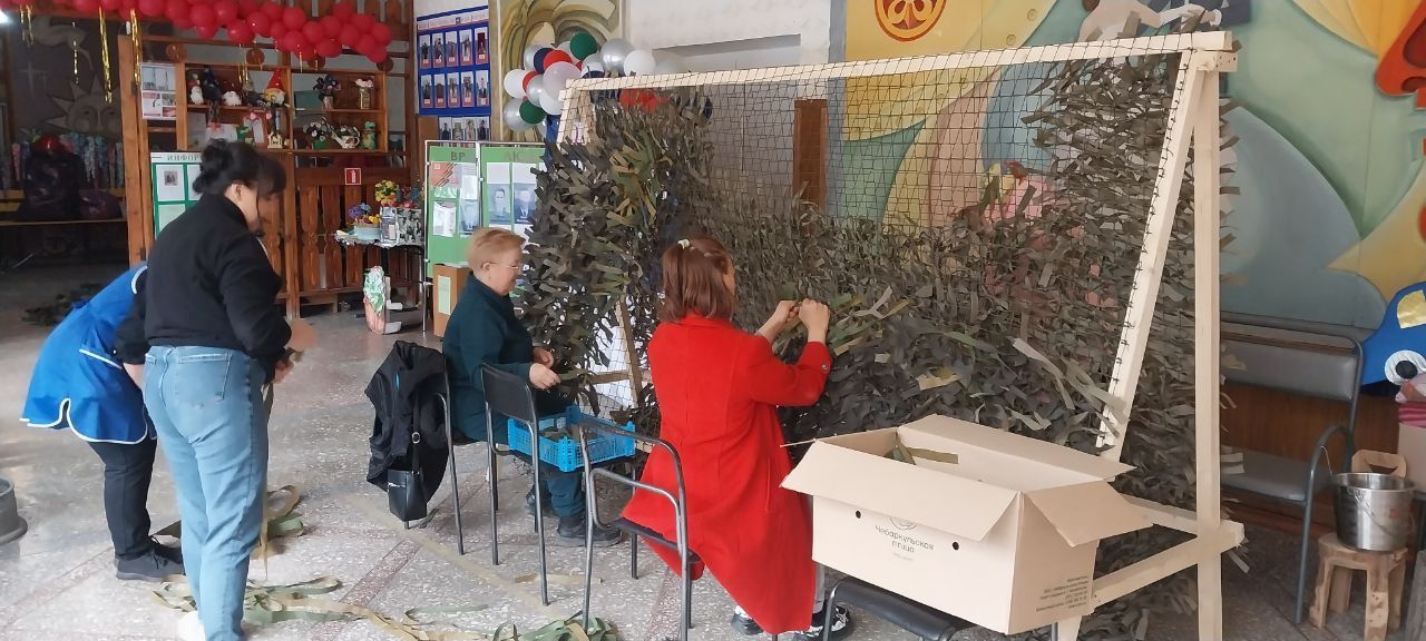 Волонтеры Кочубеевского округа передали на фронт тысячу маскировочных сетей