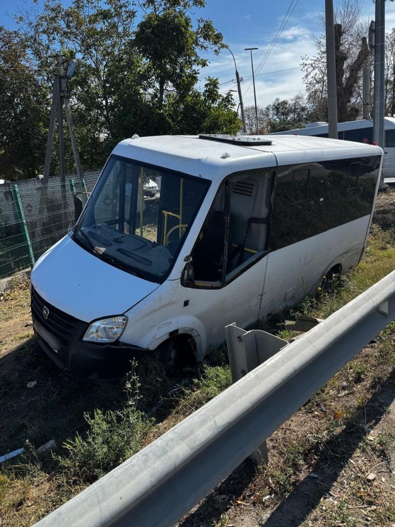 Девушка сломала палец при столкновении грузовика и пассажирской «ГАЗели» в Невинномысске