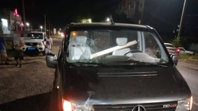 Пешеход попал в реанимацию из-за перехода дороги в неположенном месте на Ставрополье