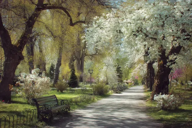 Апрельские выходные 2026 — как провести с пользой и не разориться